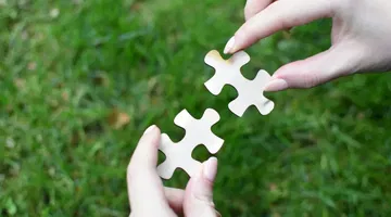 Advancing learner agency through partnership: CAST and ReadSpeaker - female hands holding 2 pieces of the puzzle