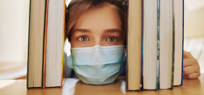 Persona llevando mascarilla