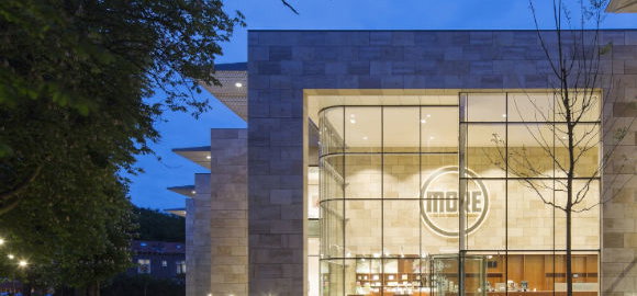 Het gebouw van Museum More